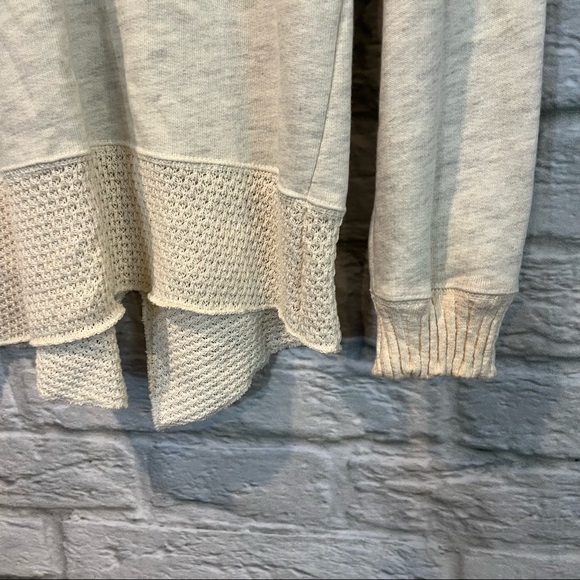 NWT Pete Collection Size Large Cream/Grey Knit Asymmetrical Long Sleeve V-Neck - Picture 7 of 16